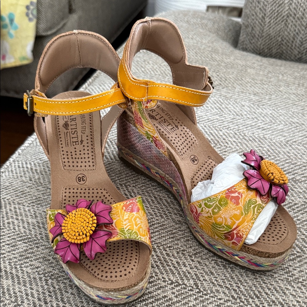 L'ATISTE Yellow and Pink Wedges with Vibrant Design